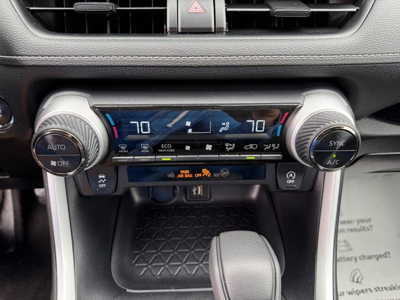 Toyota RAV4 Vehicle Image 18