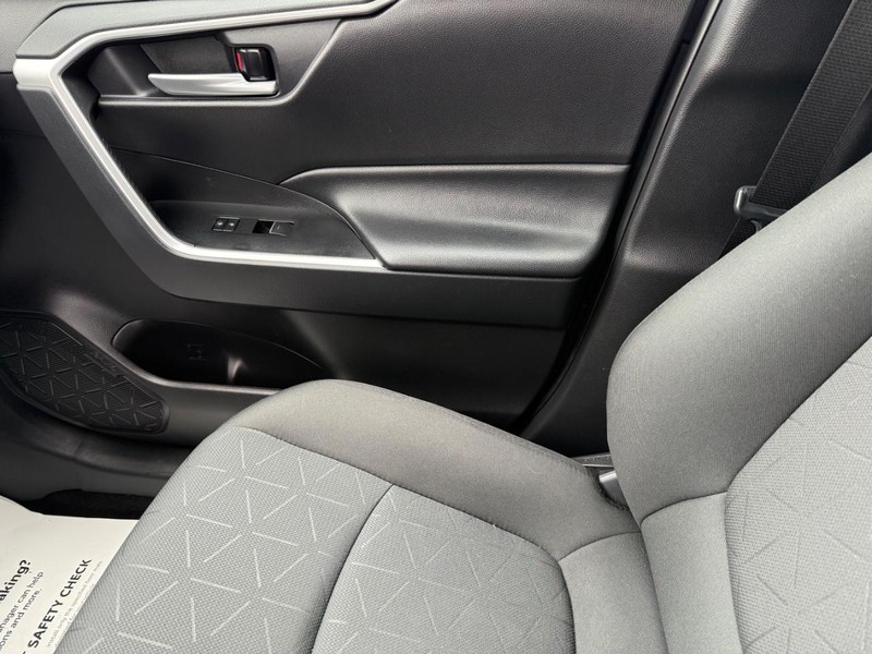 Toyota RAV4 Vehicle Image 20
