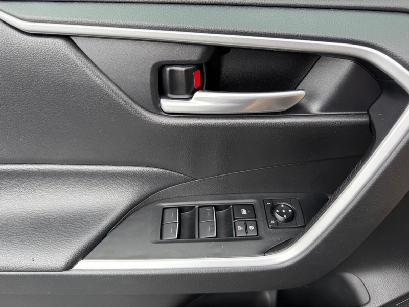 Toyota RAV4 Vehicle Image 23