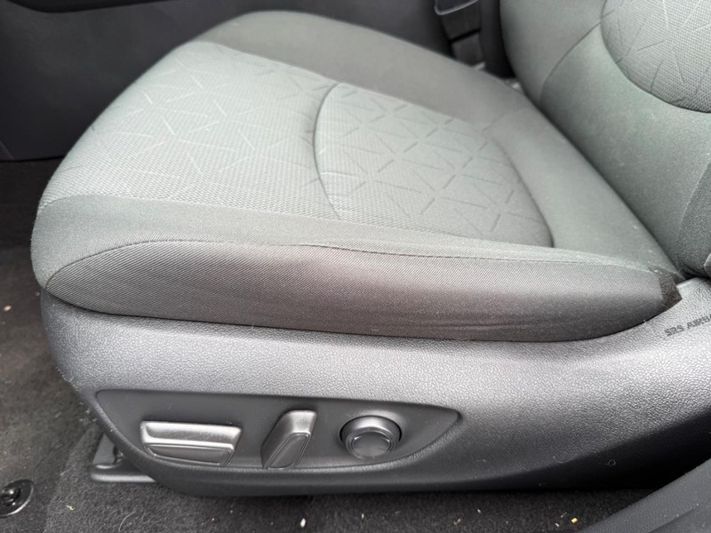 Toyota RAV4 Vehicle Image 24