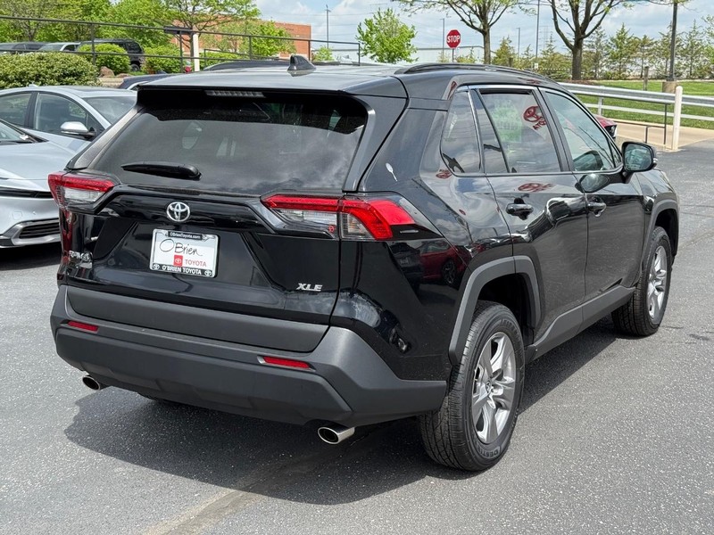 Toyota RAV4 Vehicle Image 03
