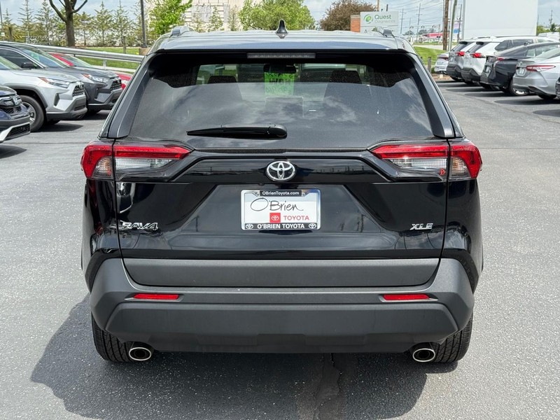 Toyota RAV4 Vehicle Image 04