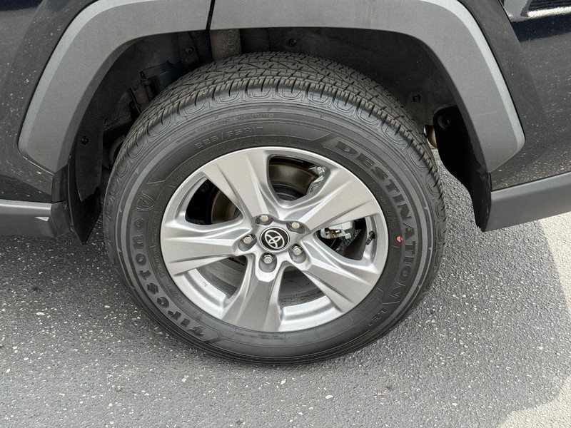 Toyota RAV4 Vehicle Image 06