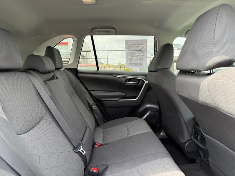 Toyota RAV4 Vehicle Image 10
