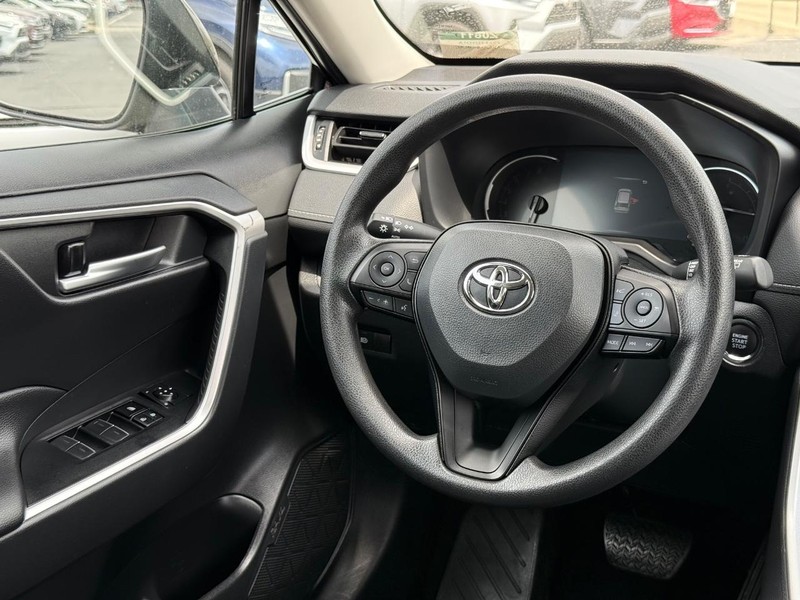 Toyota RAV4 Vehicle Image 12