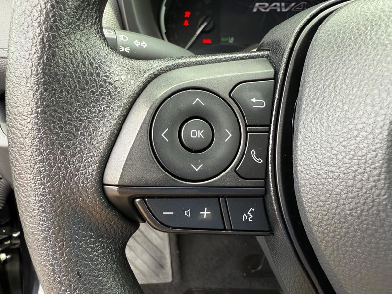 Toyota RAV4 Vehicle Image 13