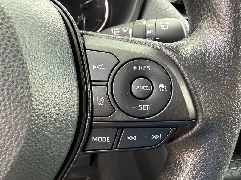 Toyota RAV4 Vehicle Image 14