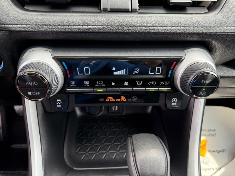Toyota RAV4 Vehicle Image 18