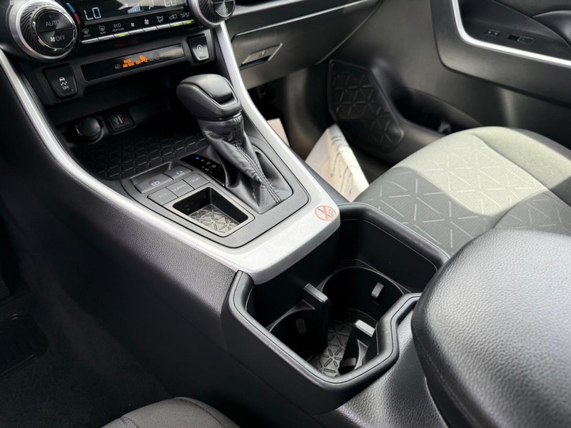 Toyota RAV4 Vehicle Image 19