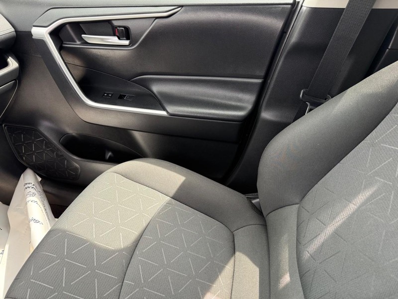 Toyota RAV4 Vehicle Image 20