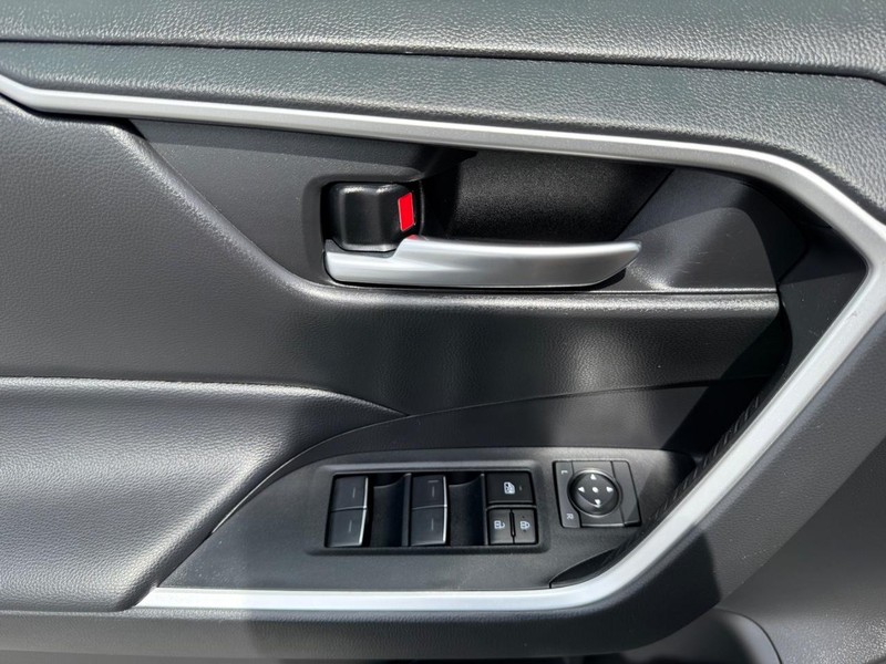 Toyota RAV4 Vehicle Image 23