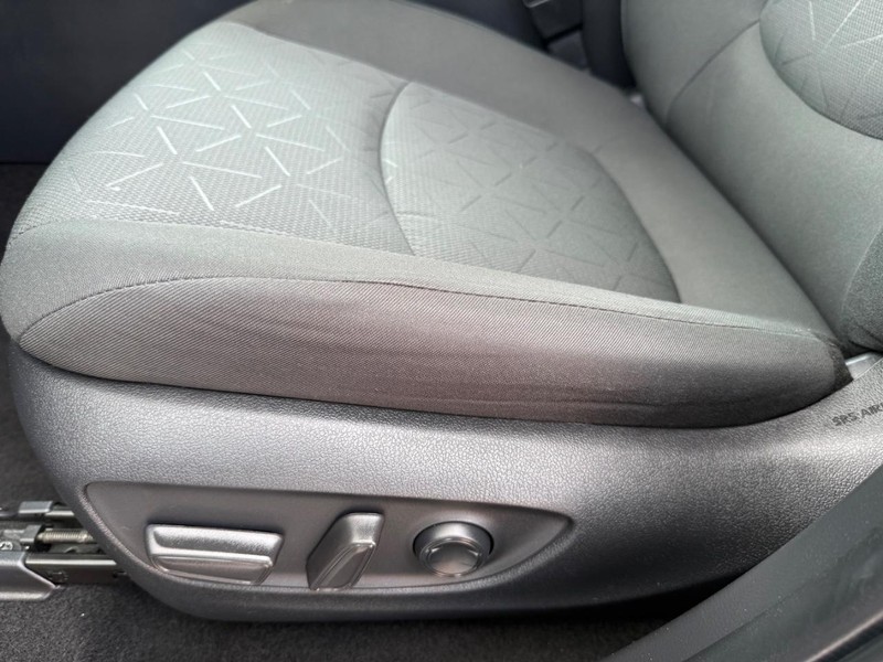 Toyota RAV4 Vehicle Image 24