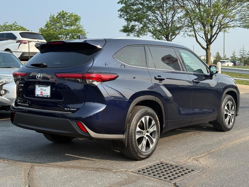 Toyota Highlander Vehicle Image 03