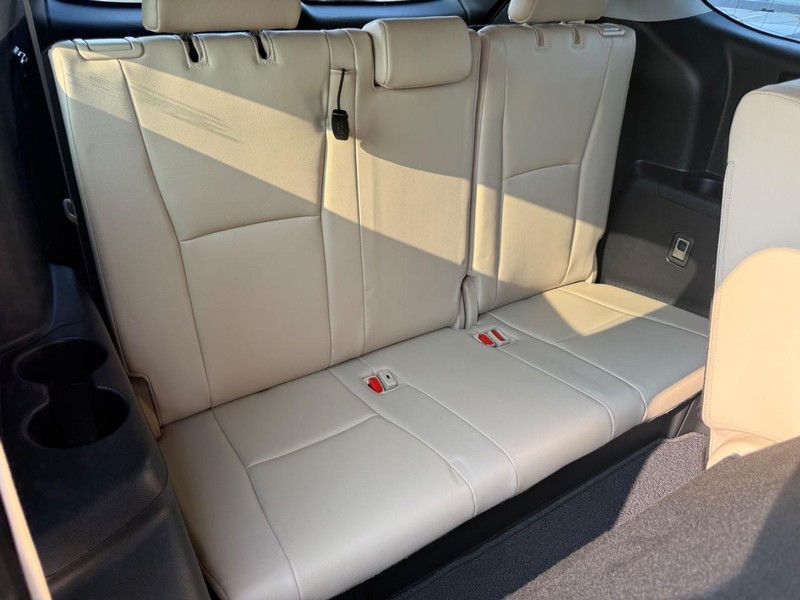 Toyota Highlander Vehicle Image 10