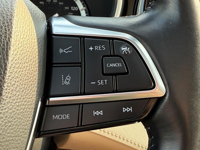 Toyota Highlander Vehicle Image 16