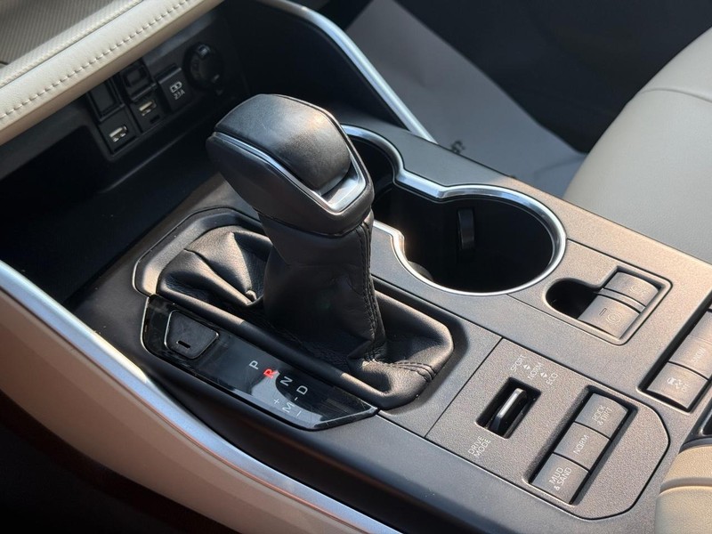 Toyota Highlander Vehicle Image 21