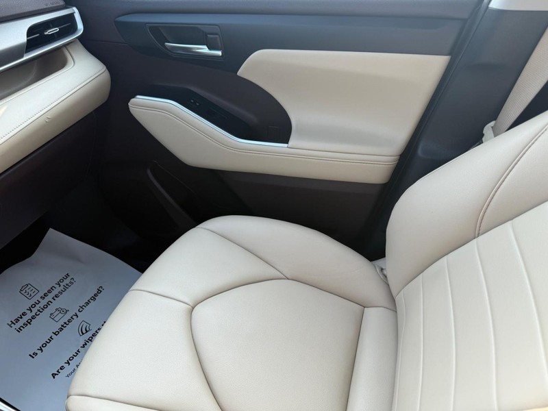 Toyota Highlander Vehicle Image 23
