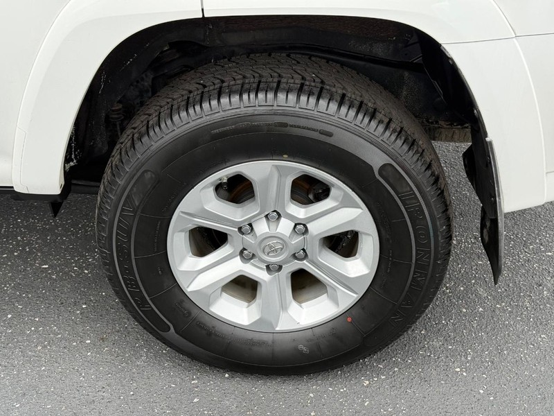 Toyota 4Runner Vehicle Image 06