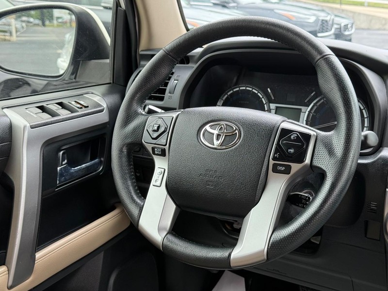 Toyota 4Runner Vehicle Image 12