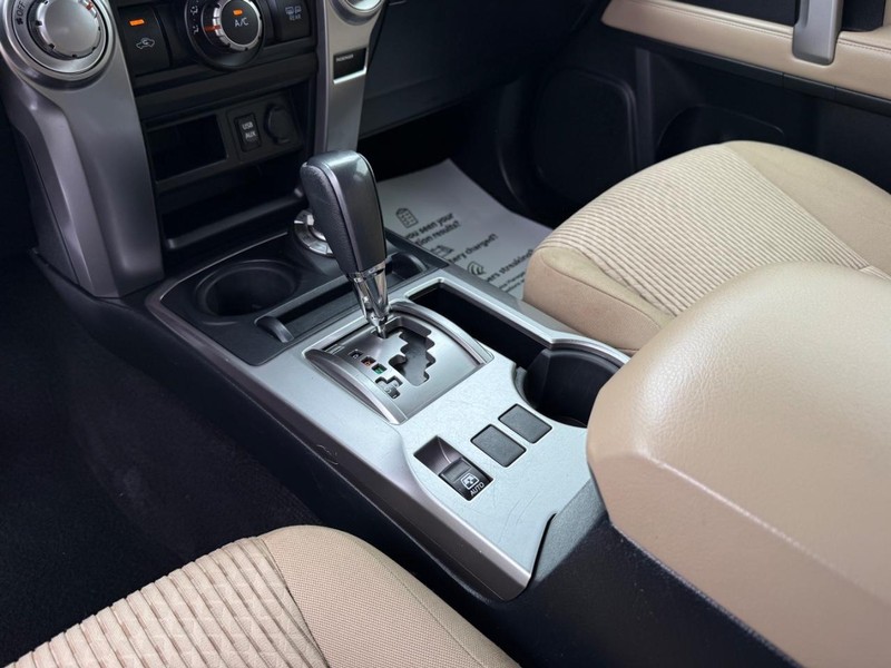Toyota 4Runner Vehicle Image 18