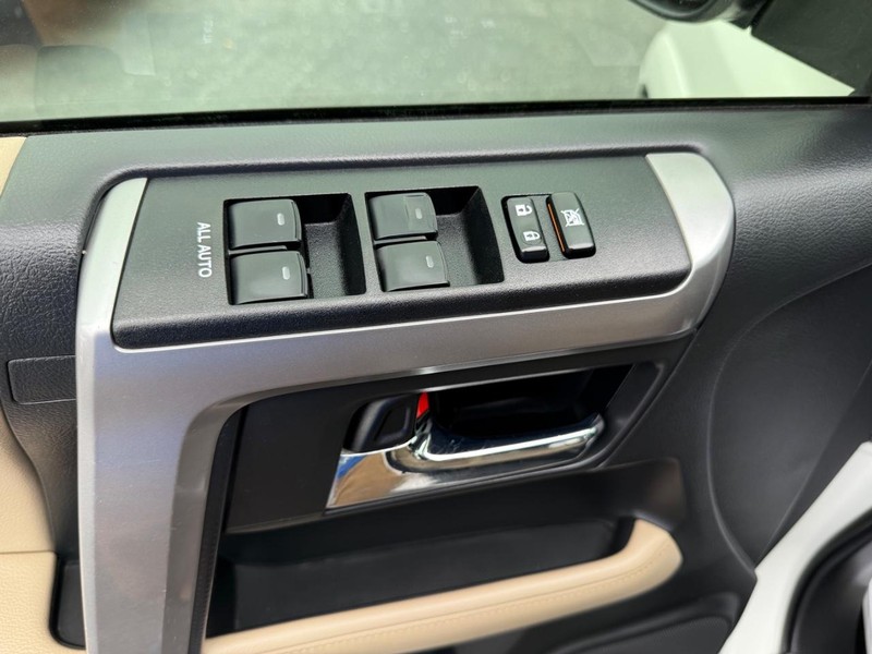 Toyota 4Runner Vehicle Image 22