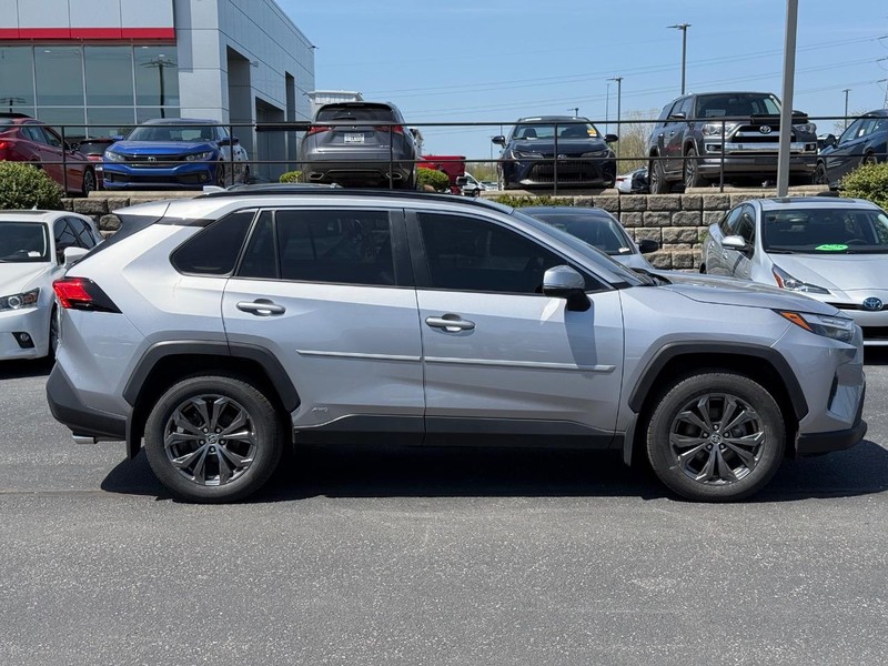 Toyota RAV4 Hybrid Vehicle Image 02