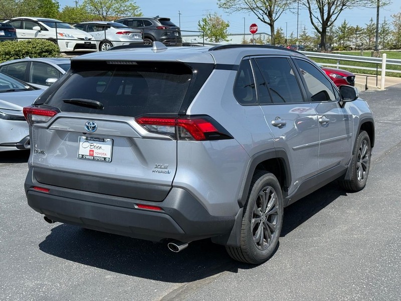 Toyota RAV4 Hybrid Vehicle Image 03