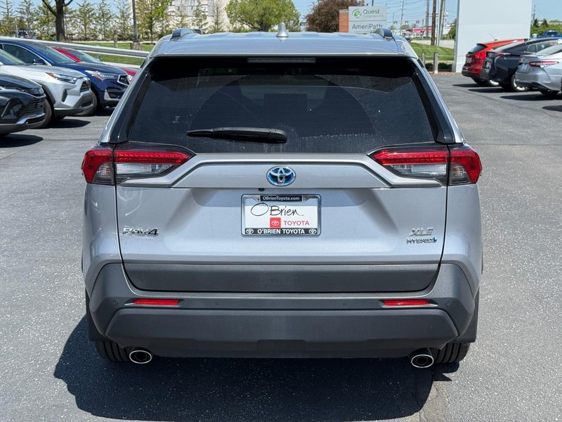 Toyota RAV4 Hybrid Vehicle Image 04