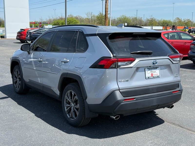 Toyota RAV4 Hybrid Vehicle Image 05