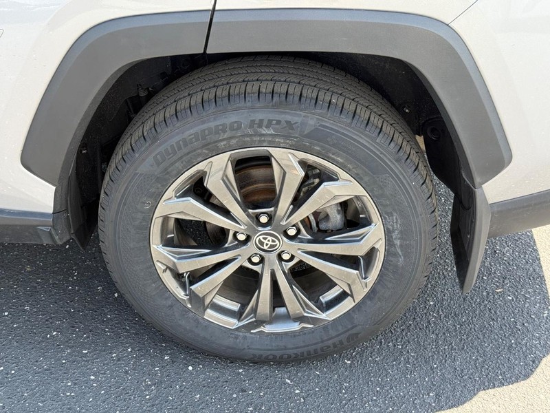 Toyota RAV4 Hybrid Vehicle Image 06