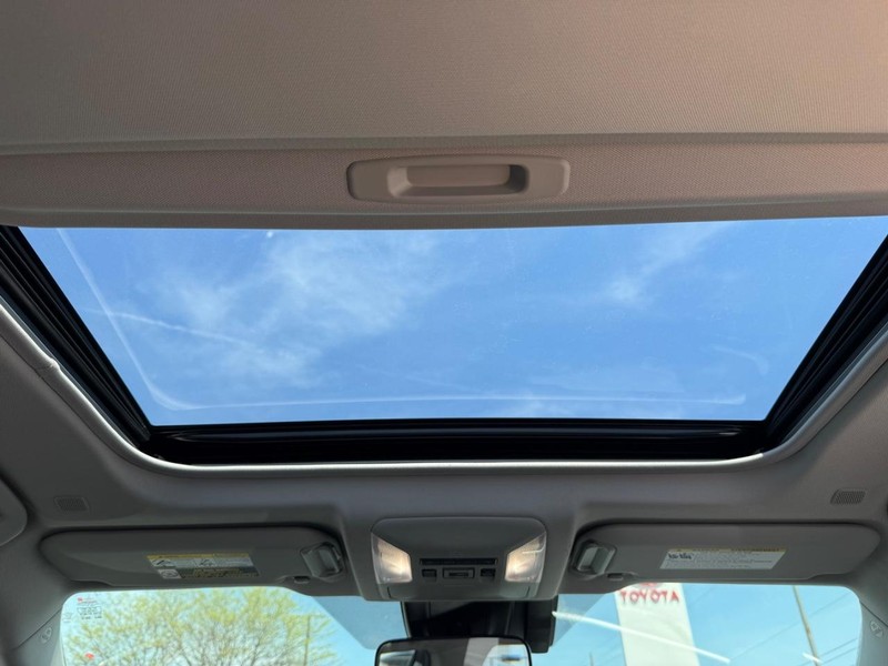 Toyota RAV4 Hybrid Vehicle Image 12