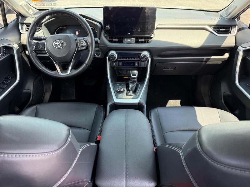 Toyota RAV4 Hybrid Vehicle Image 13