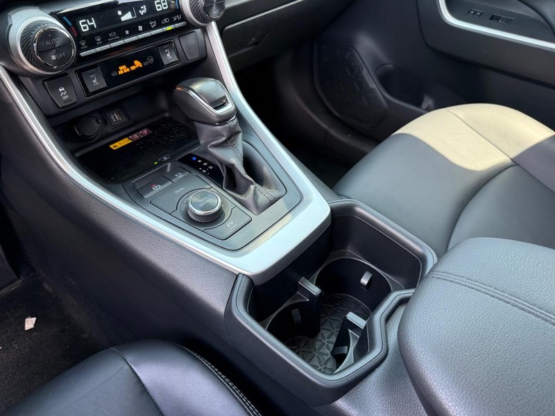 Toyota RAV4 Hybrid Vehicle Image 22