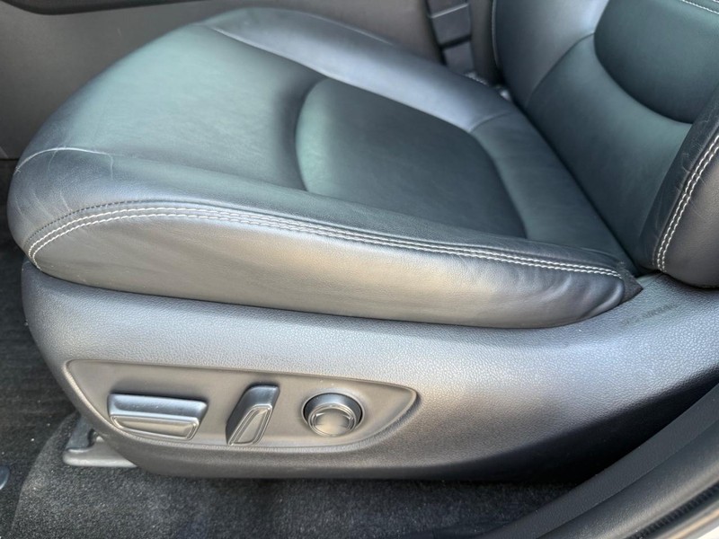 Toyota RAV4 Hybrid Vehicle Image 27