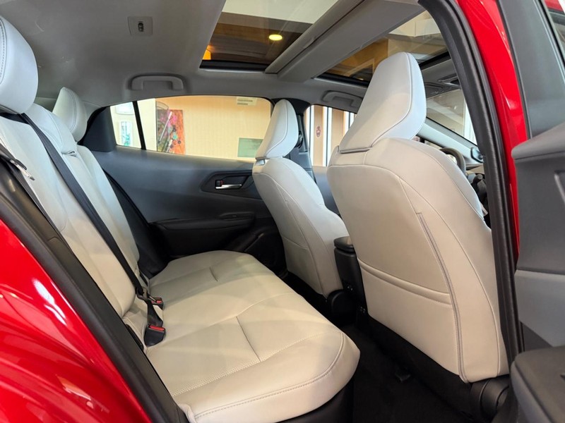 Toyota Prius Vehicle Image 05