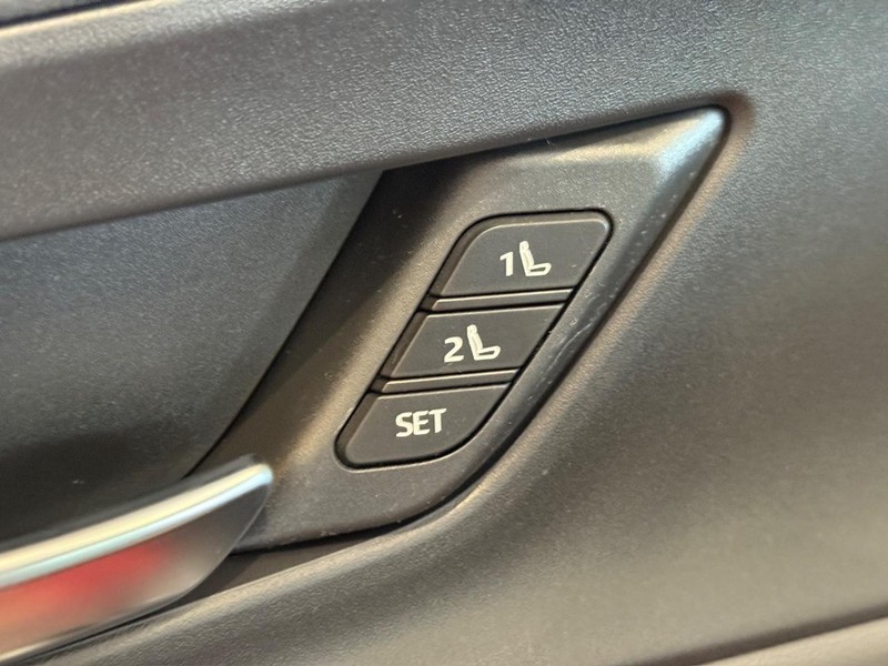 Toyota Prius Vehicle Image 18