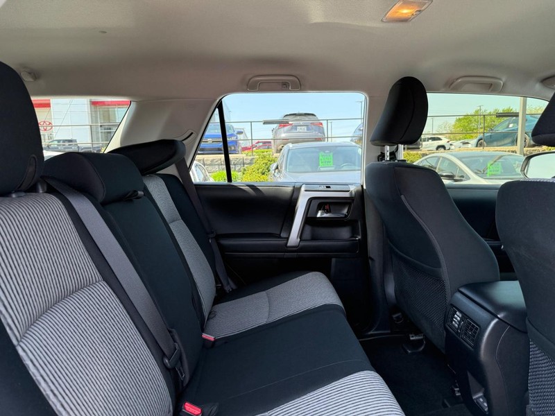 Toyota 4Runner Vehicle Image 10