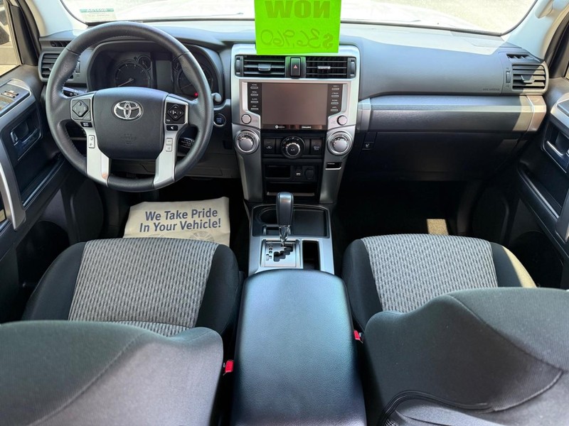 Toyota 4Runner Vehicle Image 11
