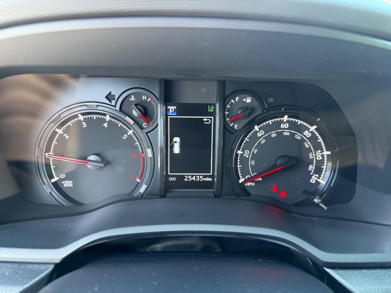Toyota 4Runner Vehicle Image 21