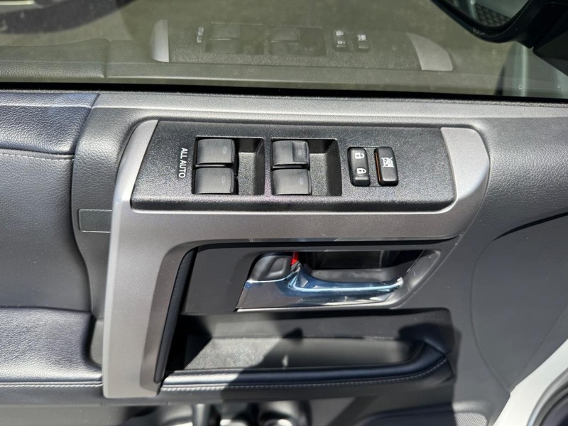 Toyota 4Runner Vehicle Image 23
