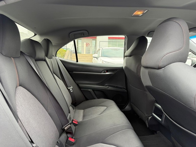Toyota Camry Vehicle Image 10