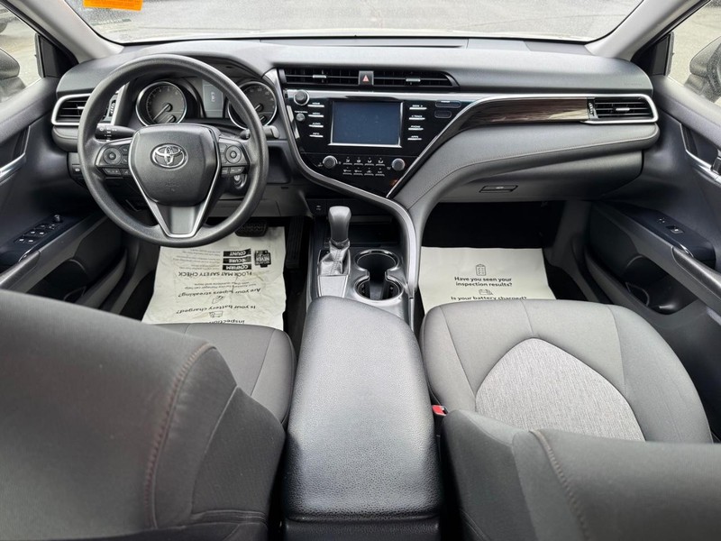 Toyota Camry Vehicle Image 11