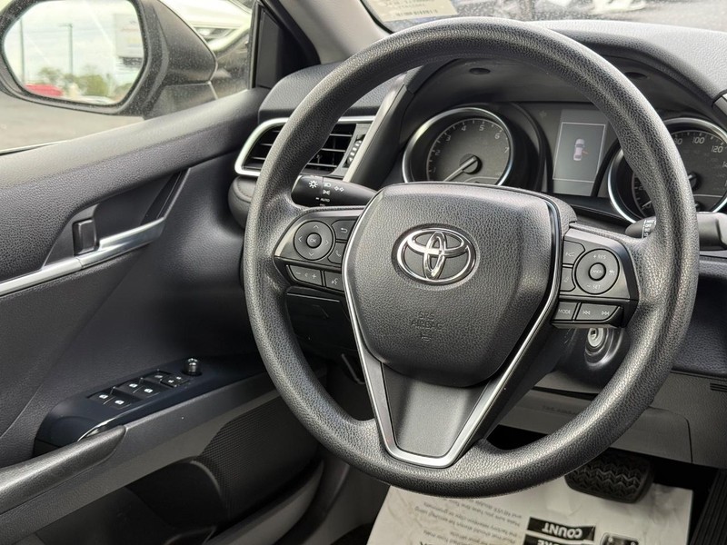 Toyota Camry Vehicle Image 12