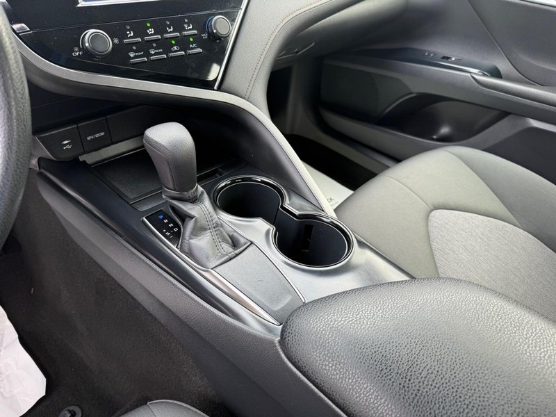 Toyota Camry Vehicle Image 17
