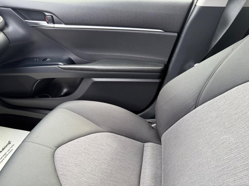 Toyota Camry Vehicle Image 18