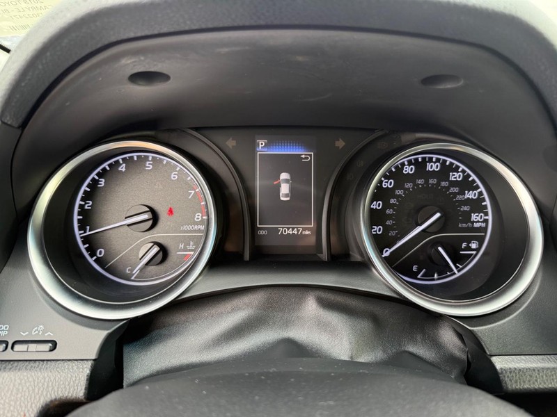 Toyota Camry Vehicle Image 19