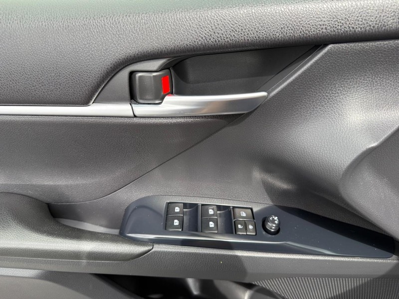 Toyota Camry Vehicle Image 21