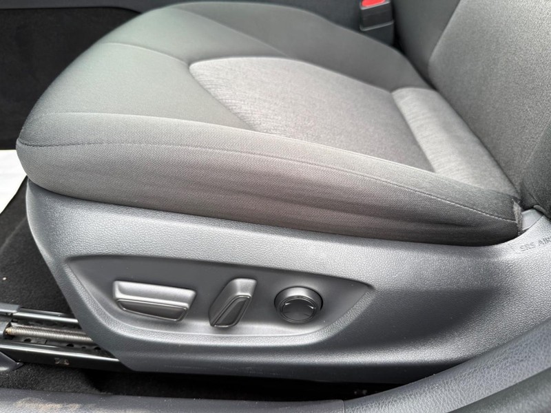 Toyota Camry Vehicle Image 22