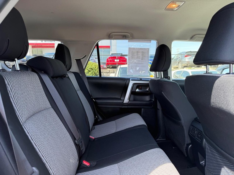 Toyota 4Runner Vehicle Image 10