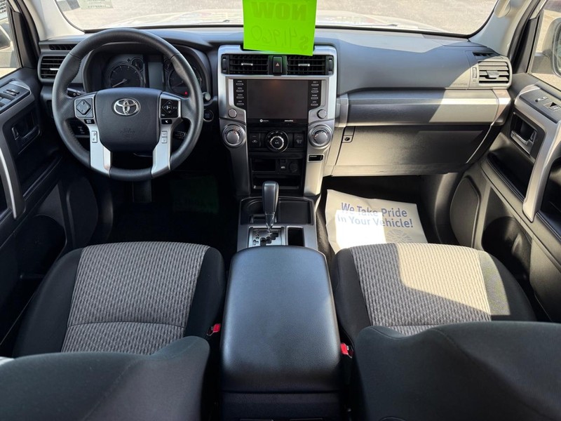 Toyota 4Runner Vehicle Image 11